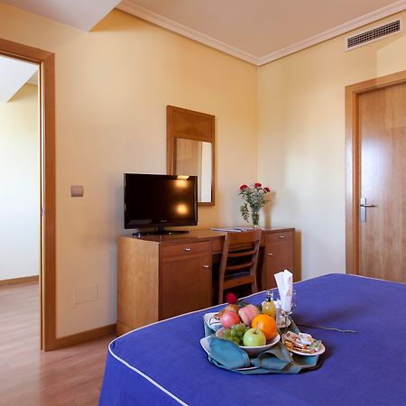 Hotel Galaico Колладо-Виллалба Экстерьер фото