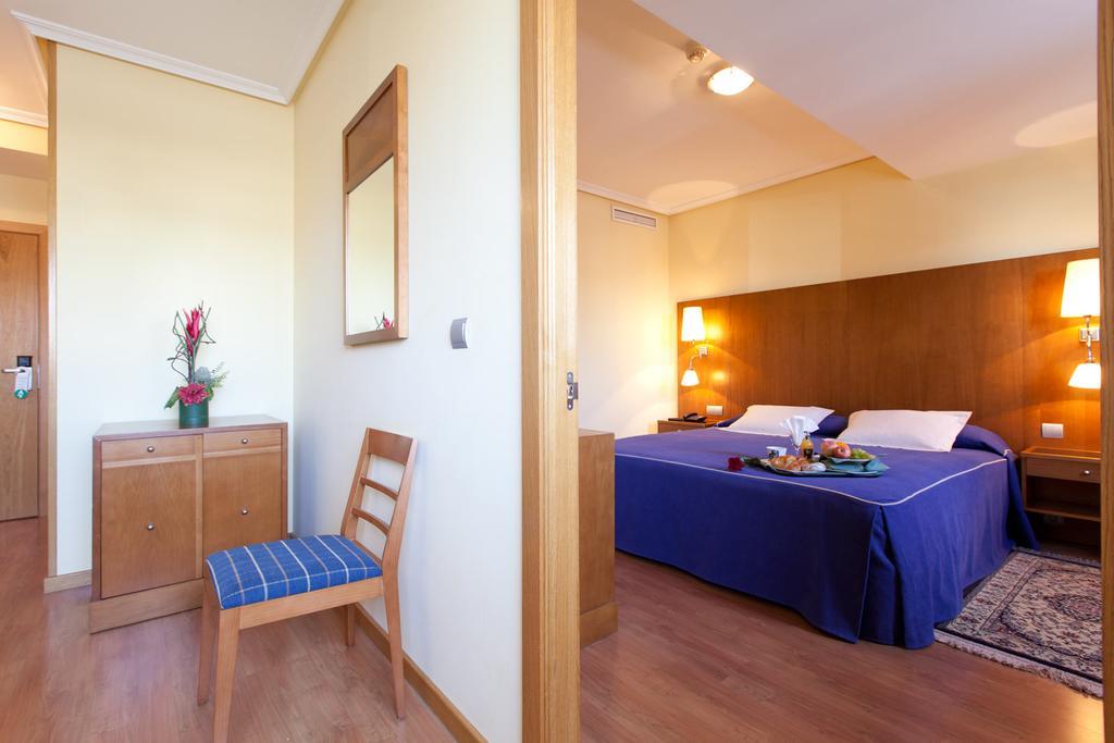Hotel Galaico Колладо-Виллалба Экстерьер фото