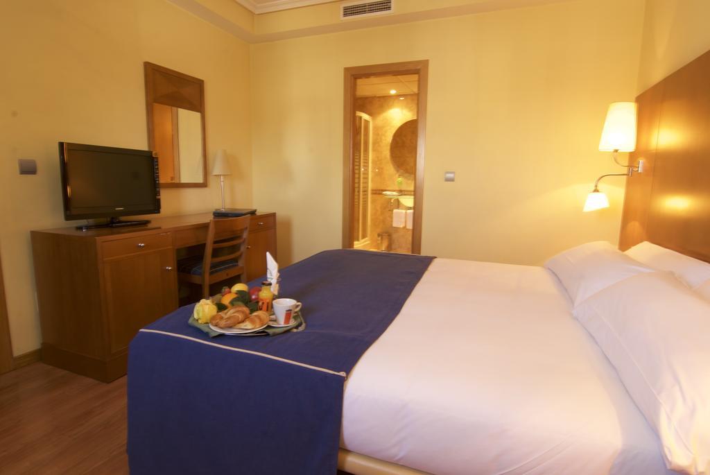 Hotel Galaico Колладо-Виллалба Экстерьер фото