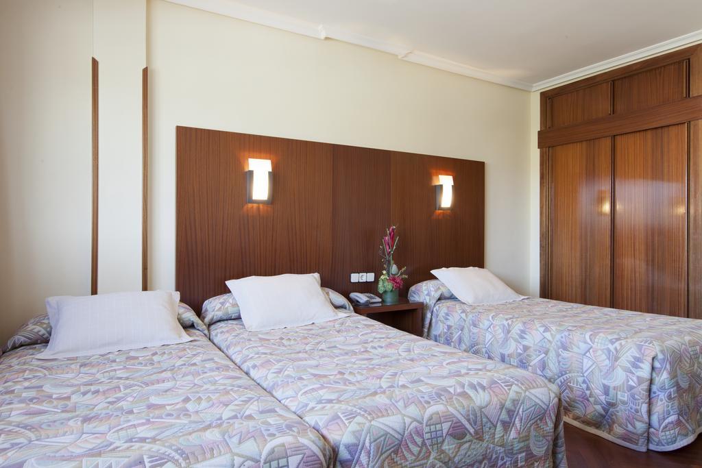 Hotel Galaico Колладо-Виллалба Экстерьер фото