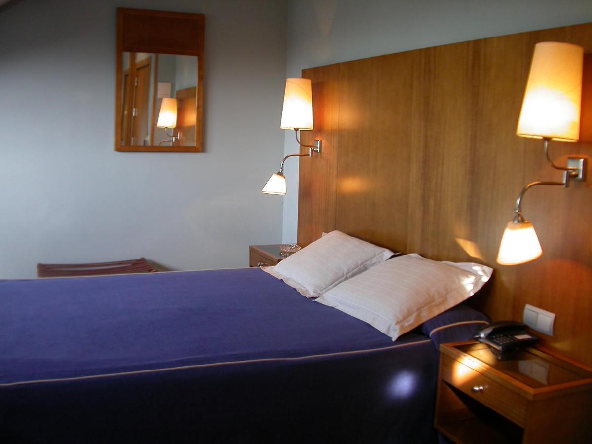 Hotel Galaico Колладо-Виллалба Номер фото